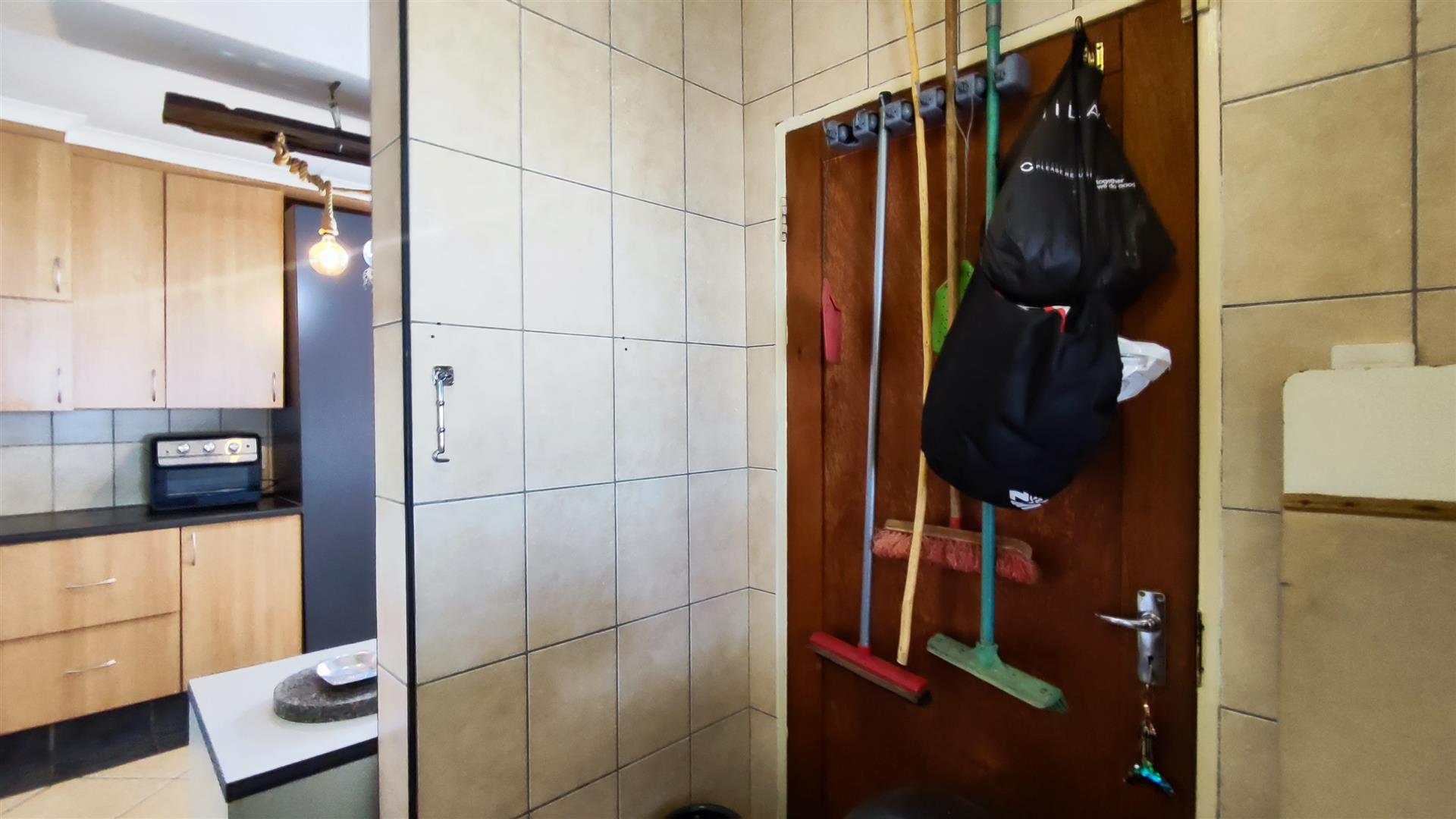 Scullery - 6 square meters of property in Van Riebeeckpark