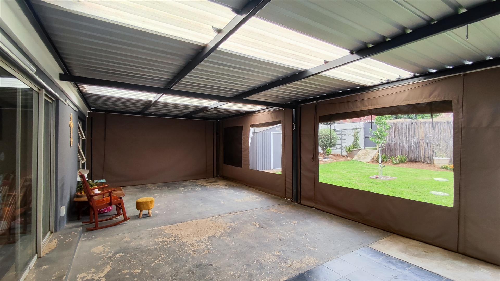 Entertainment - 50 square meters of property in Van Riebeeckpark