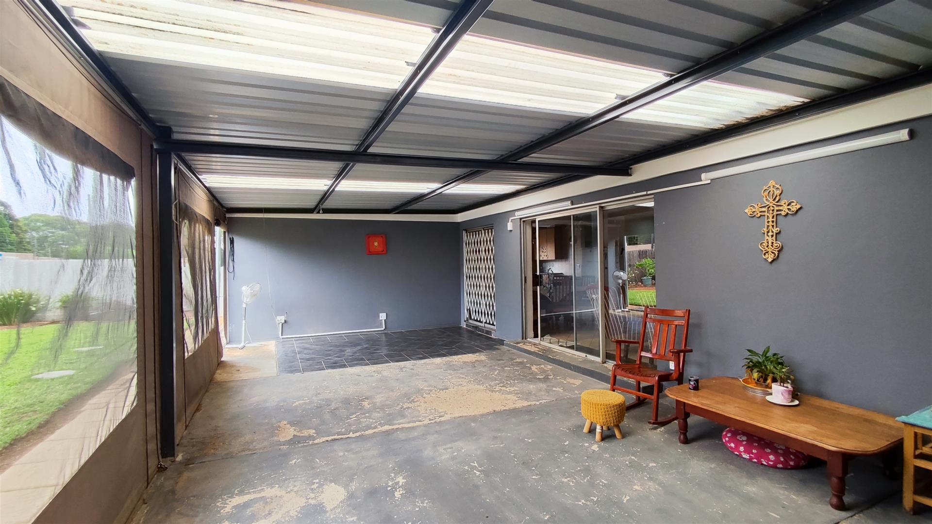 Entertainment - 50 square meters of property in Van Riebeeckpark