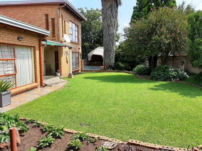 4 Bedroom House for Sale For Sale in Dunnottar - MR666626