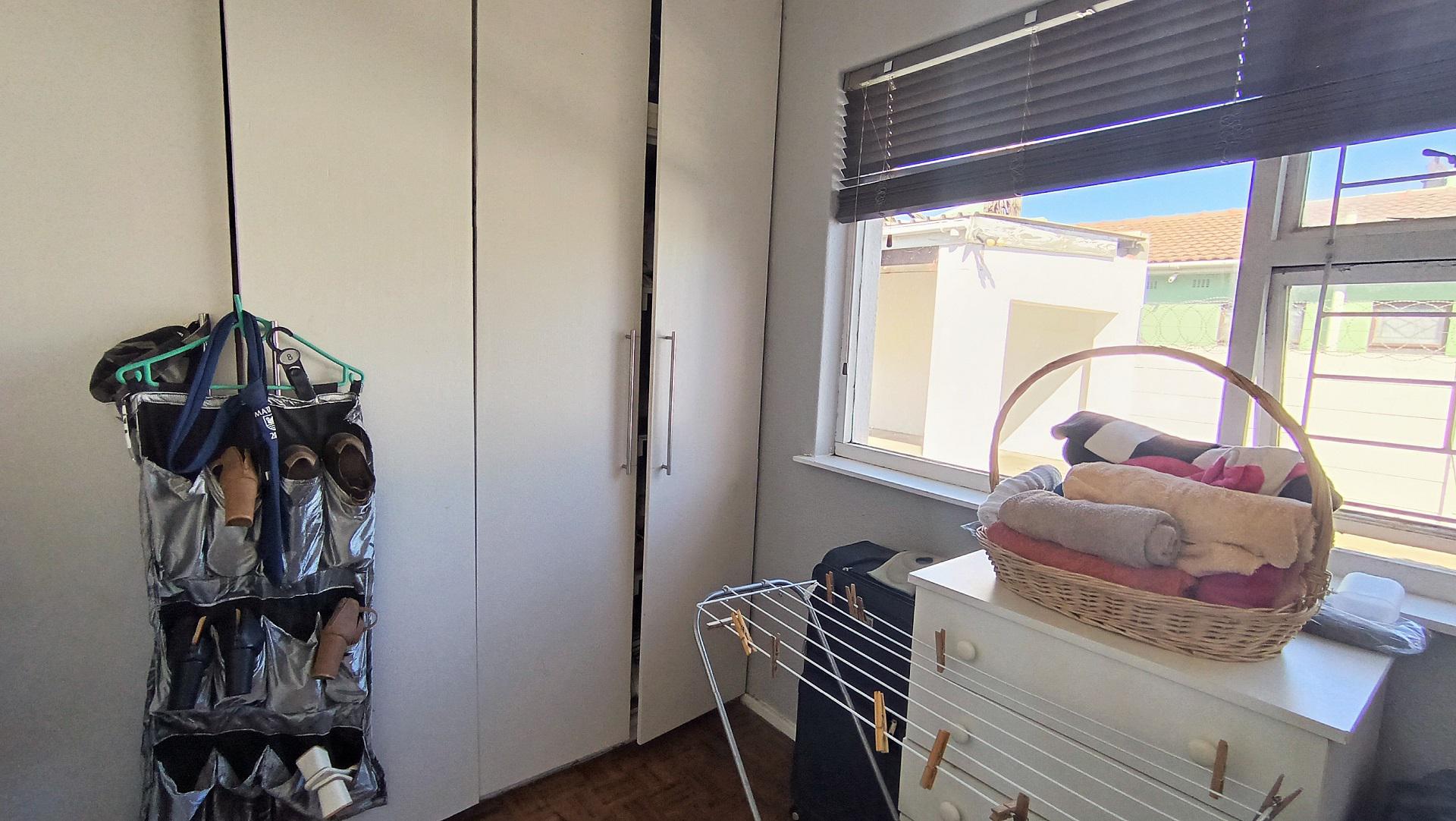 Spaces - 12 square meters of property in Grassy Park