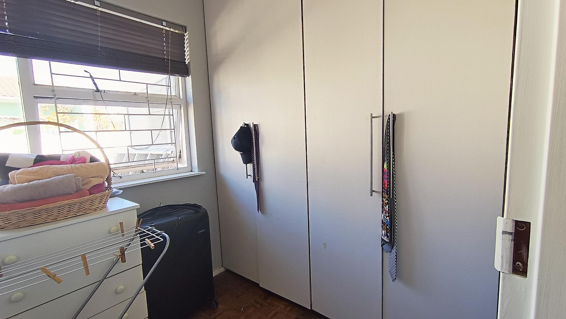 Spaces - 12 square meters of property in Grassy Park