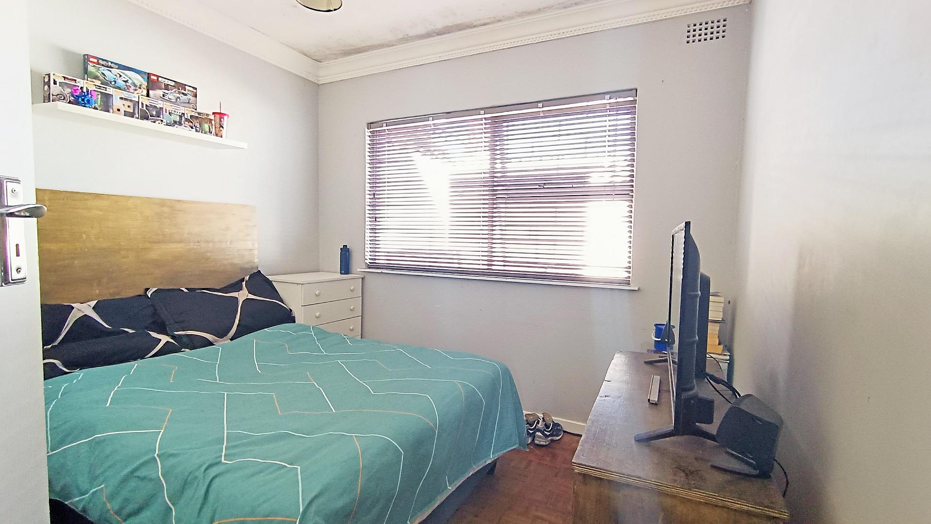 Bed Room 2 - 9 square meters of property in Grassy Park