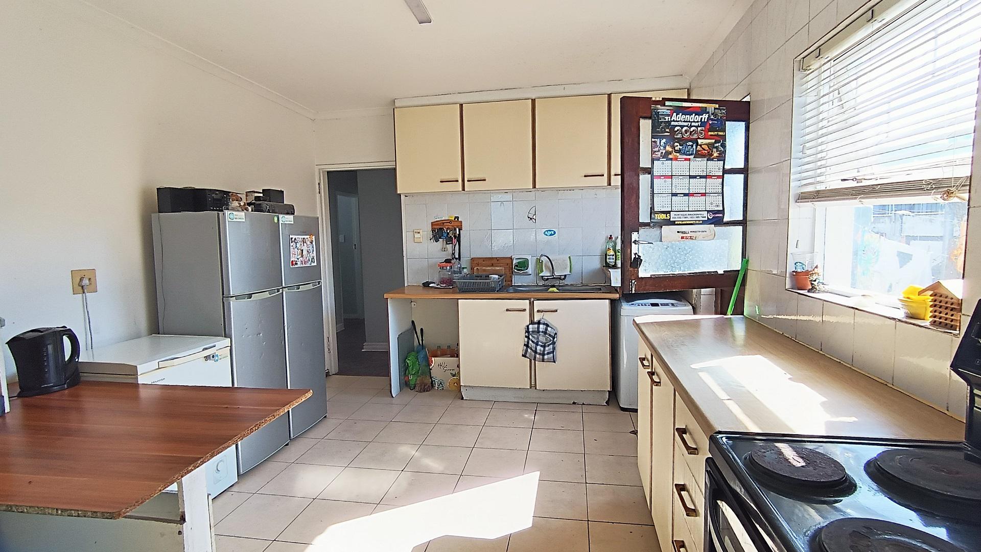 Kitchen - 18 square meters of property in Grassy Park