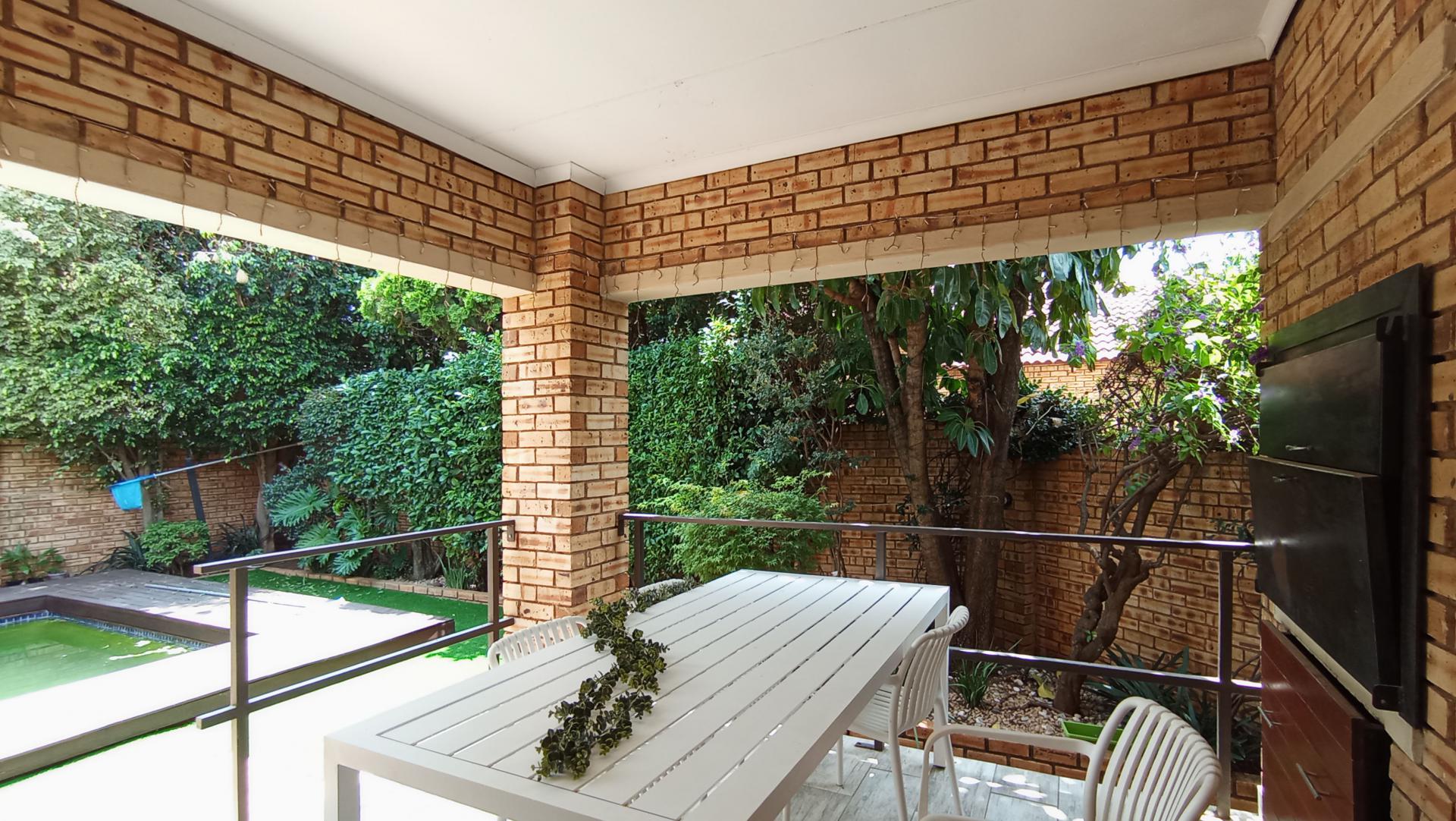 Patio - 13 square meters of property in Ruimsig