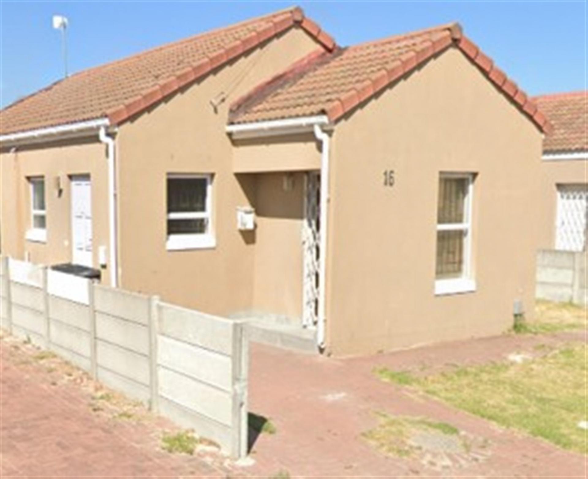 Front View of property in Strand