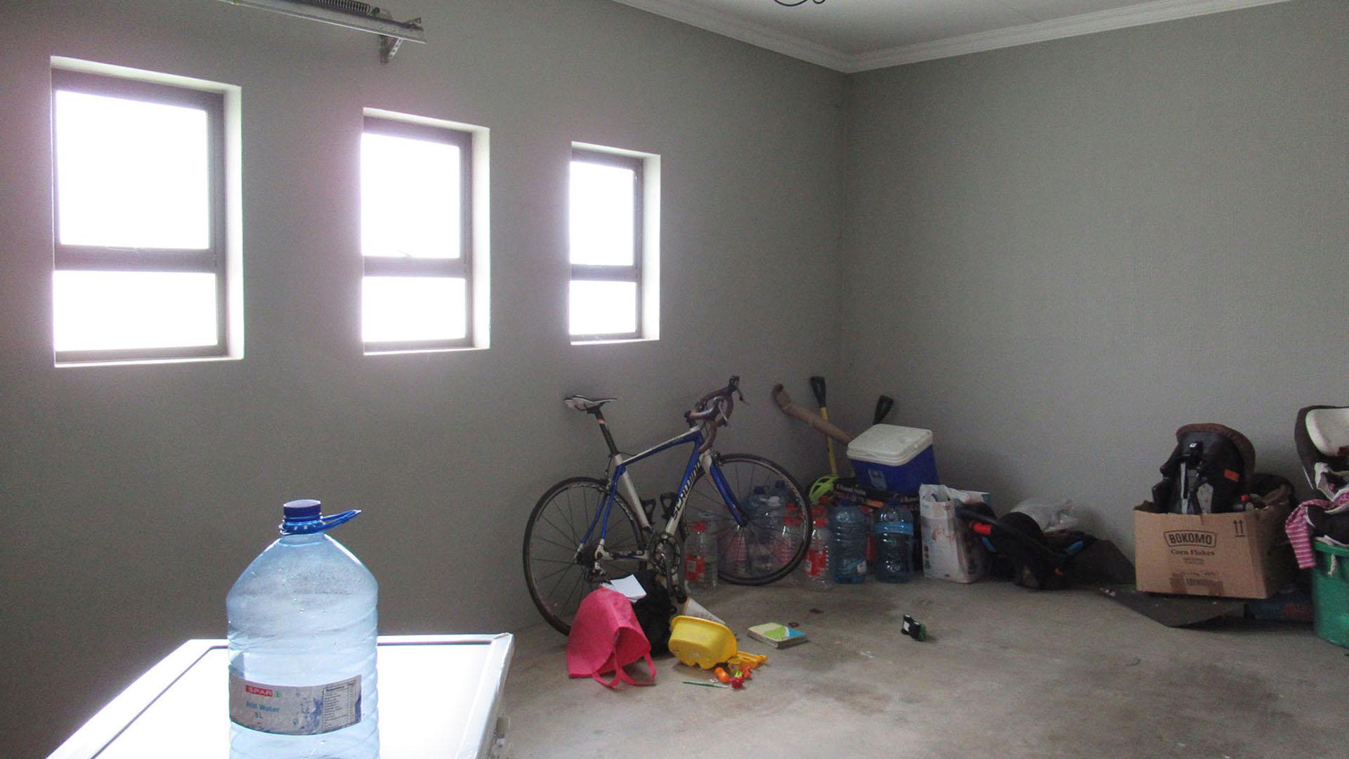 Spaces - 40 square meters of property in Homes Haven