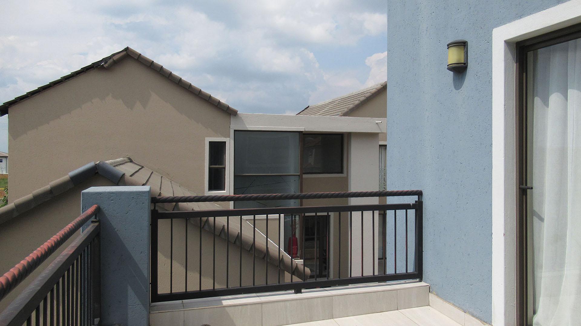 Balcony - 9 square meters of property in Homes Haven