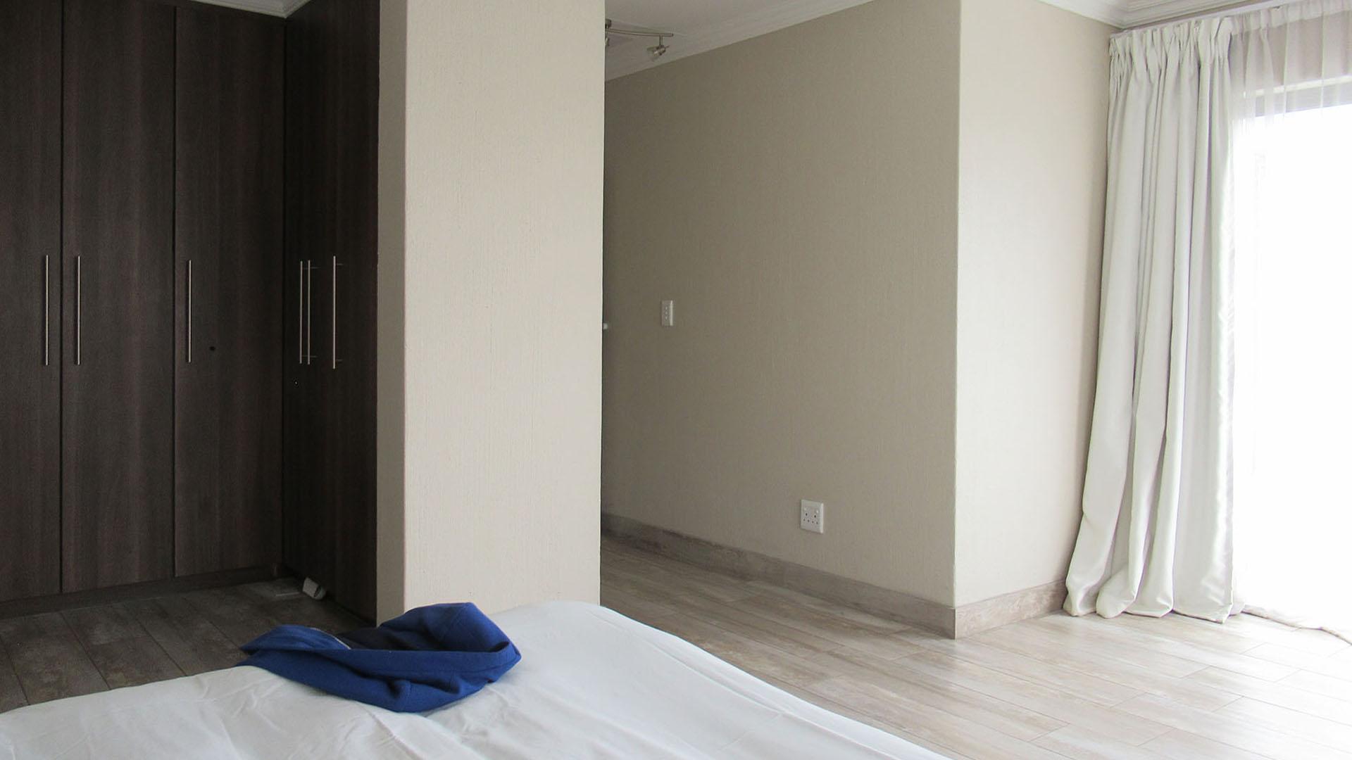 Main Bedroom - 27 square meters of property in Homes Haven