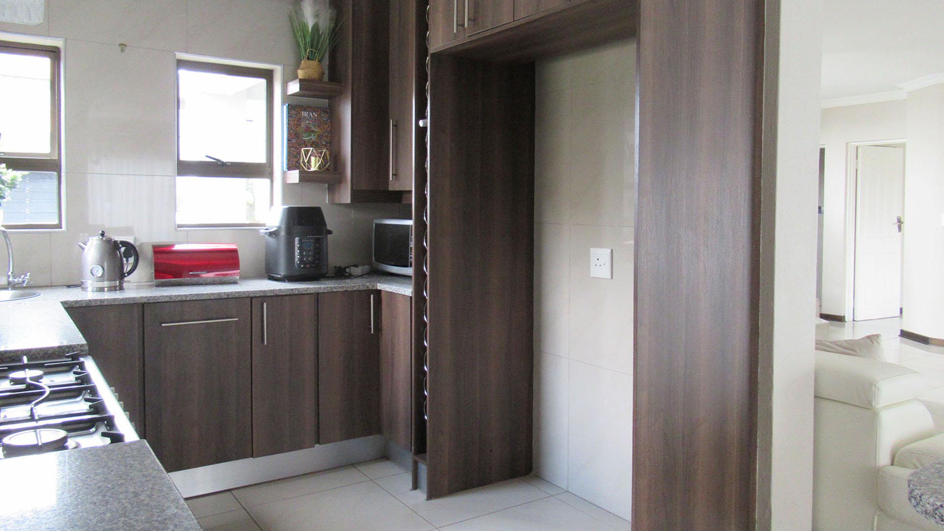 Kitchen - 15 square meters of property in Homes Haven