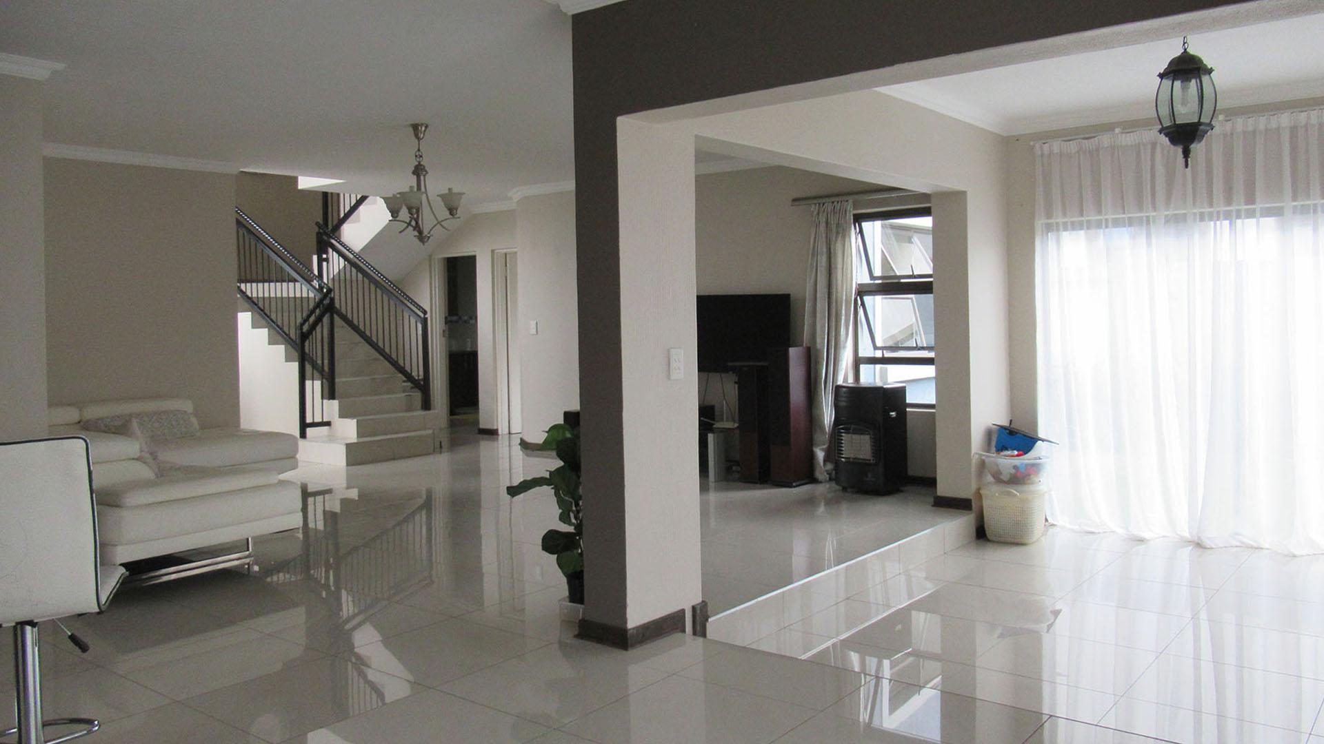 Dining Room - 14 square meters of property in Homes Haven