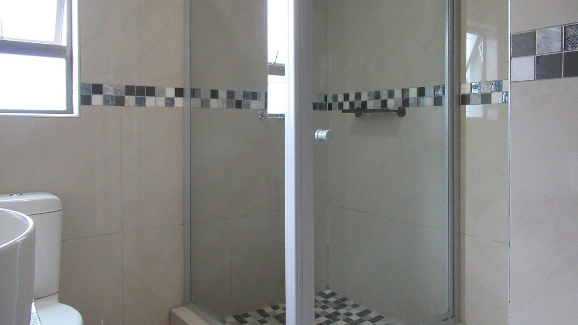 Bathroom 1 - 7 square meters of property in Homes Haven