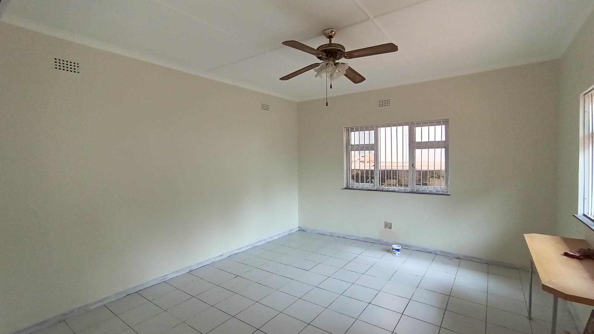 Flatlet - 59 square meters of property in Uvongo