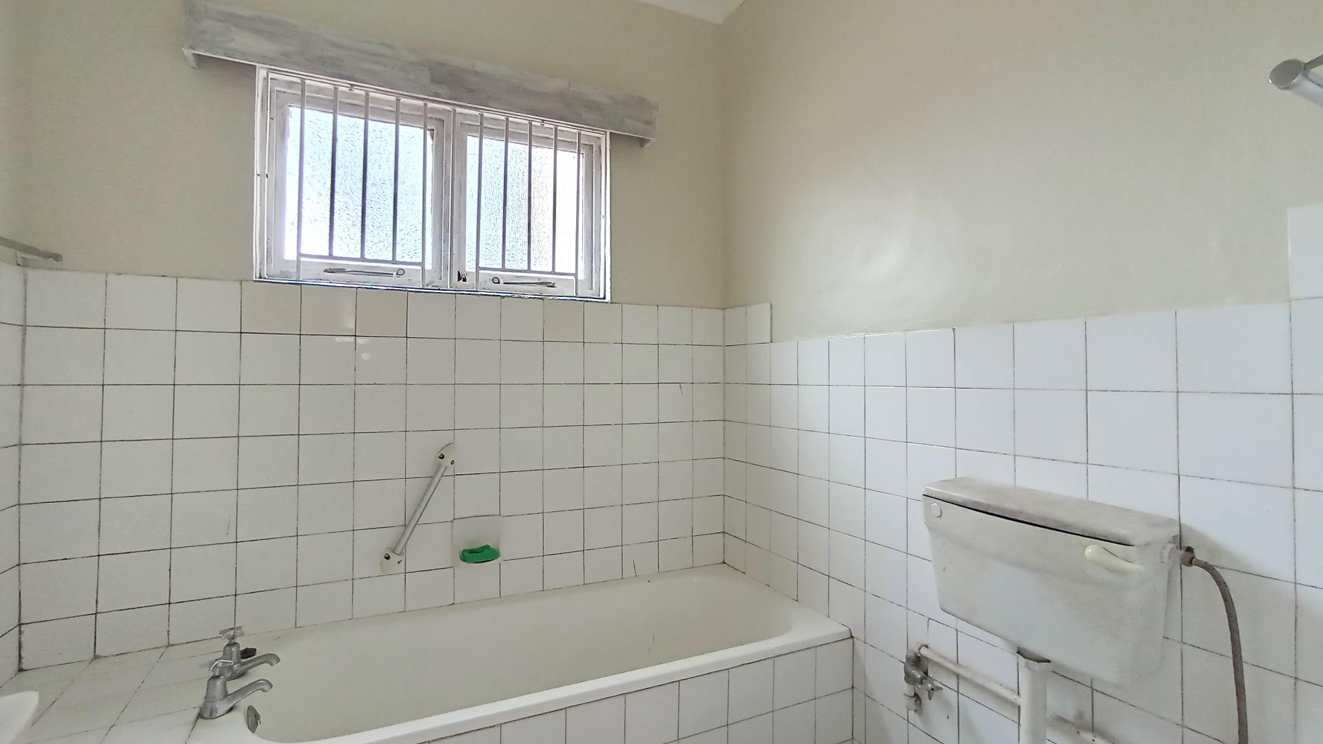Bathroom 1 - 26 square meters of property in Uvongo