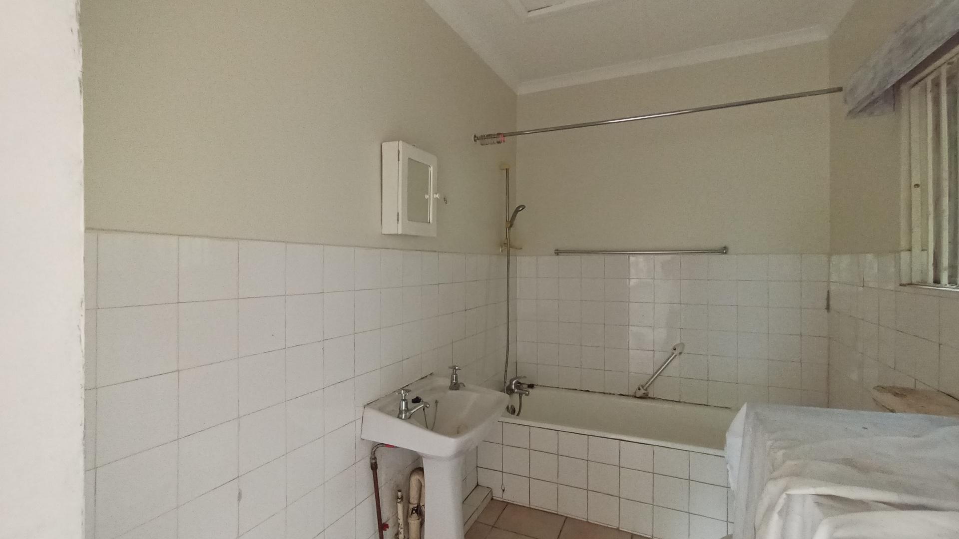 Bathroom 1 - 26 square meters of property in Uvongo