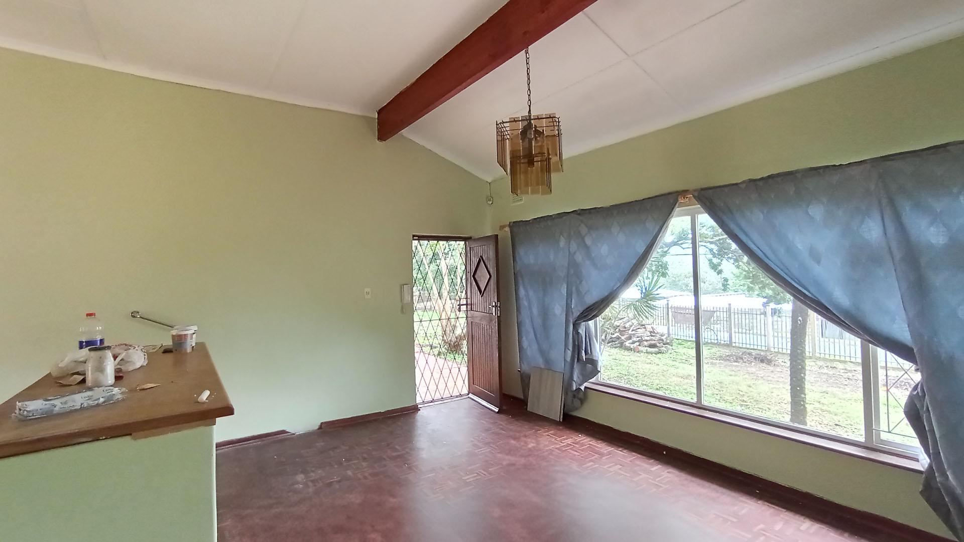 Lounges - 24 square meters of property in Uvongo