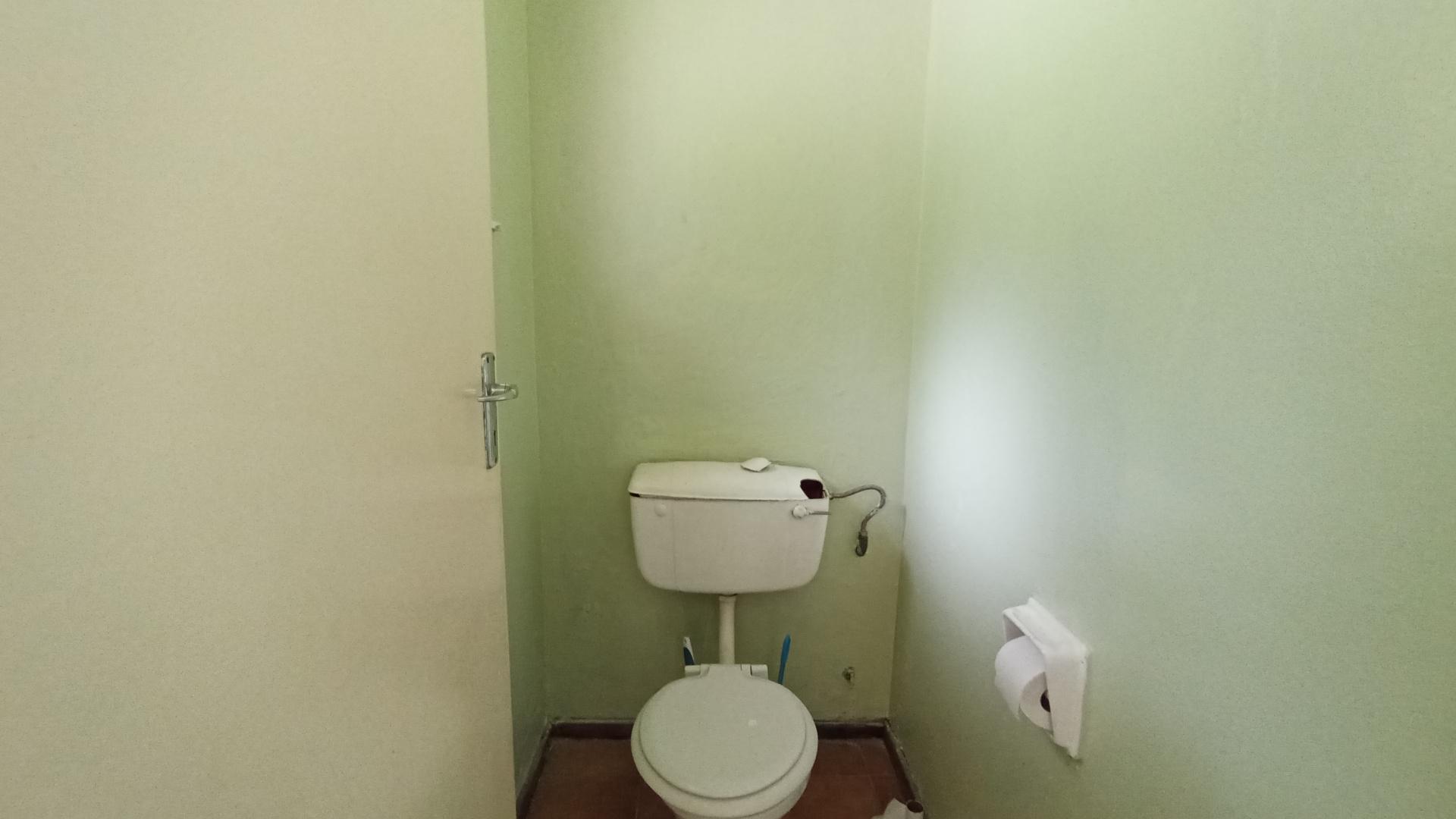 Bathroom 1 - 26 square meters of property in Uvongo