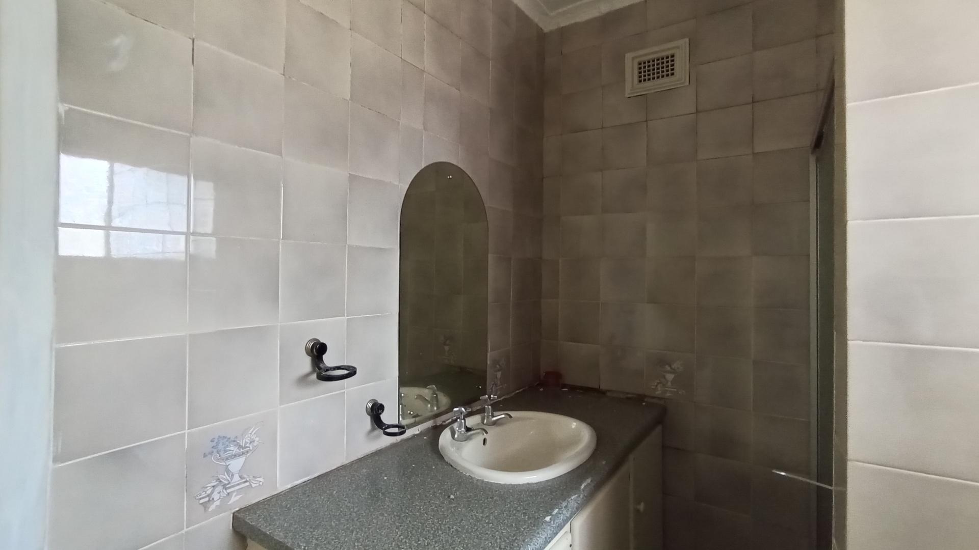Bathroom 1 - 26 square meters of property in Uvongo