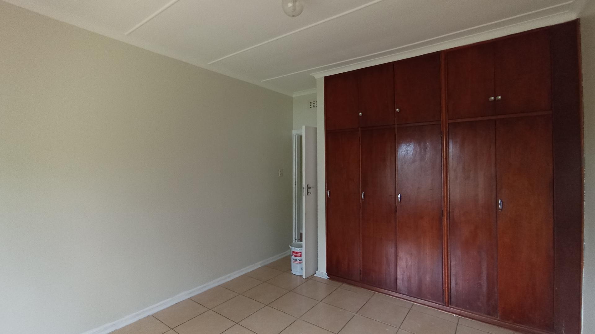 Bed Room 1 - 16 square meters of property in Uvongo