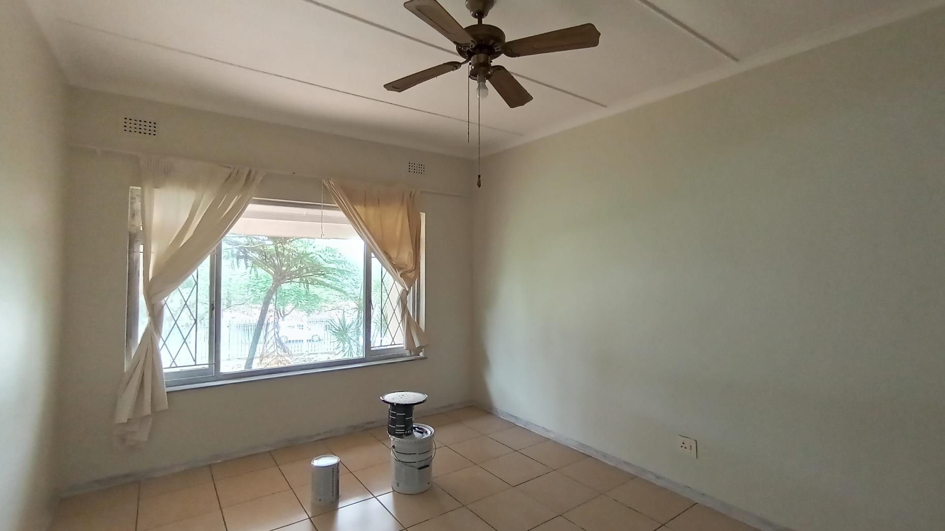 Bed Room 2 - 17 square meters of property in Uvongo