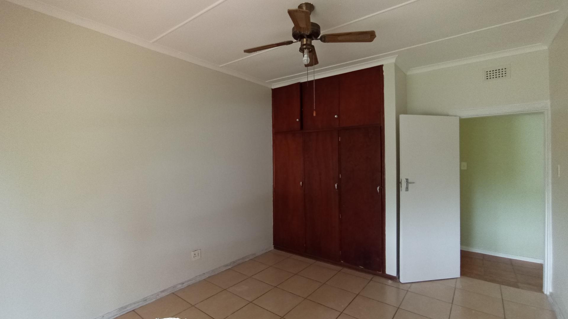 Bed Room 2 - 17 square meters of property in Uvongo