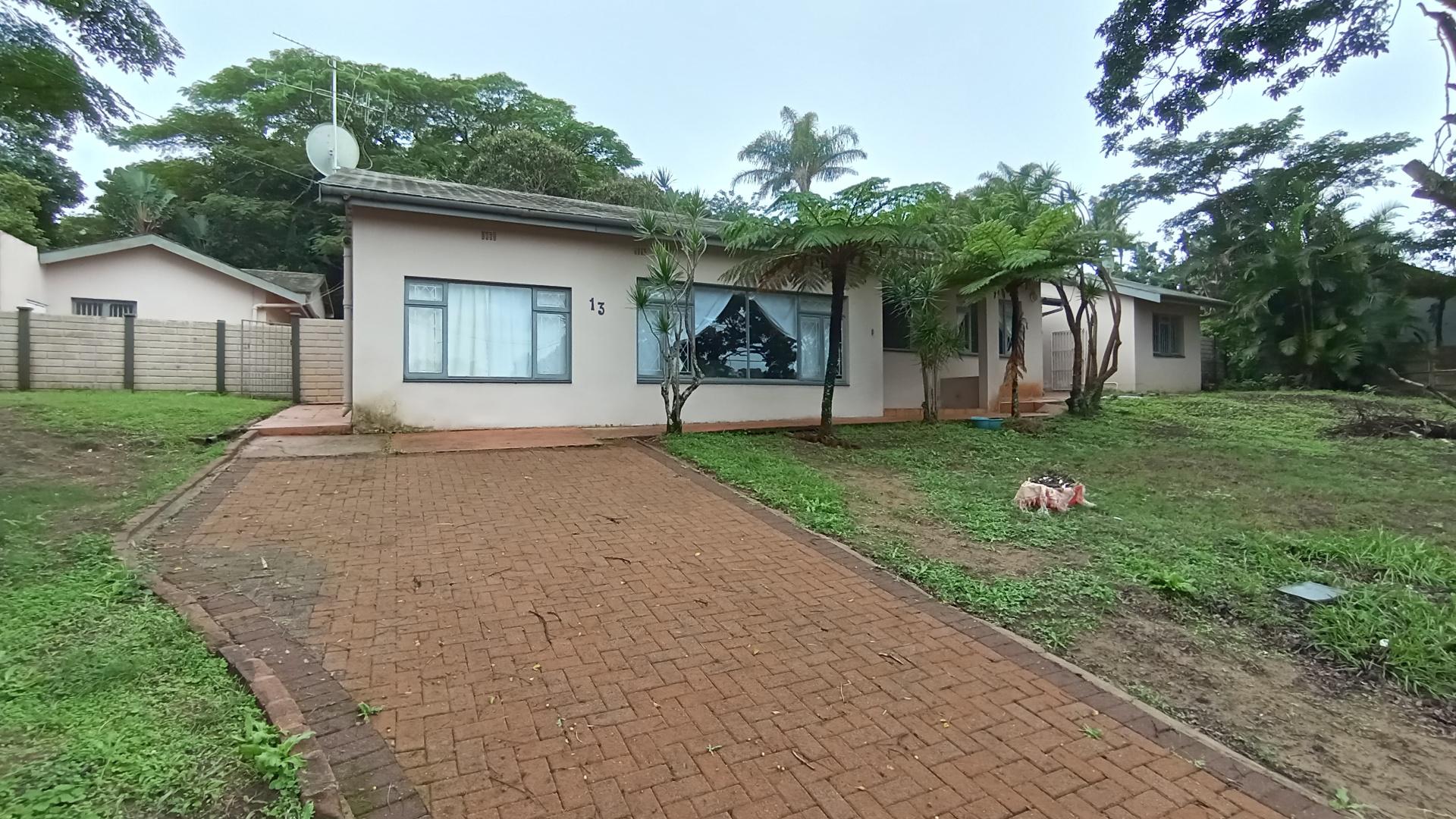 Front View of property in Uvongo