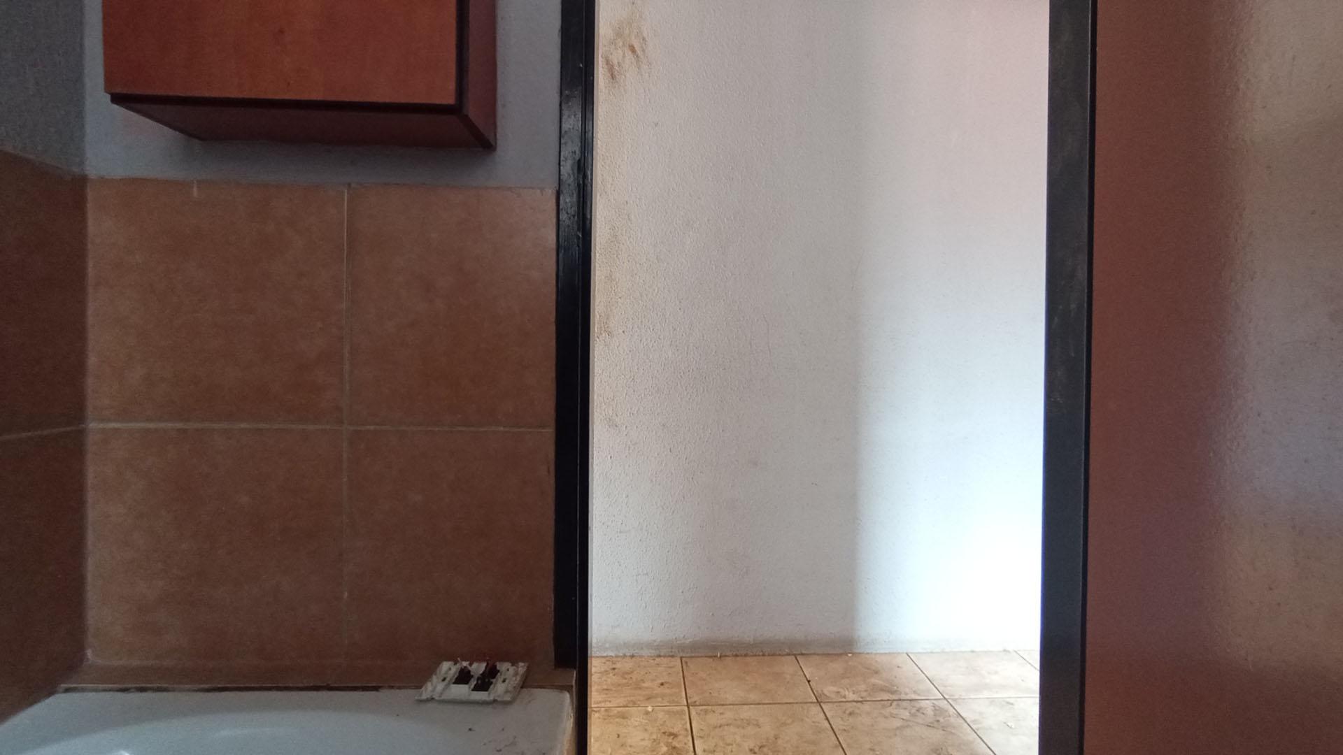 Bathroom 1 - 3 square meters of property in Soshanguve East