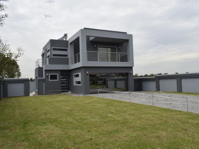 3 Bedroom House for Sale For Sale in Helderwyk Estate - MR666852