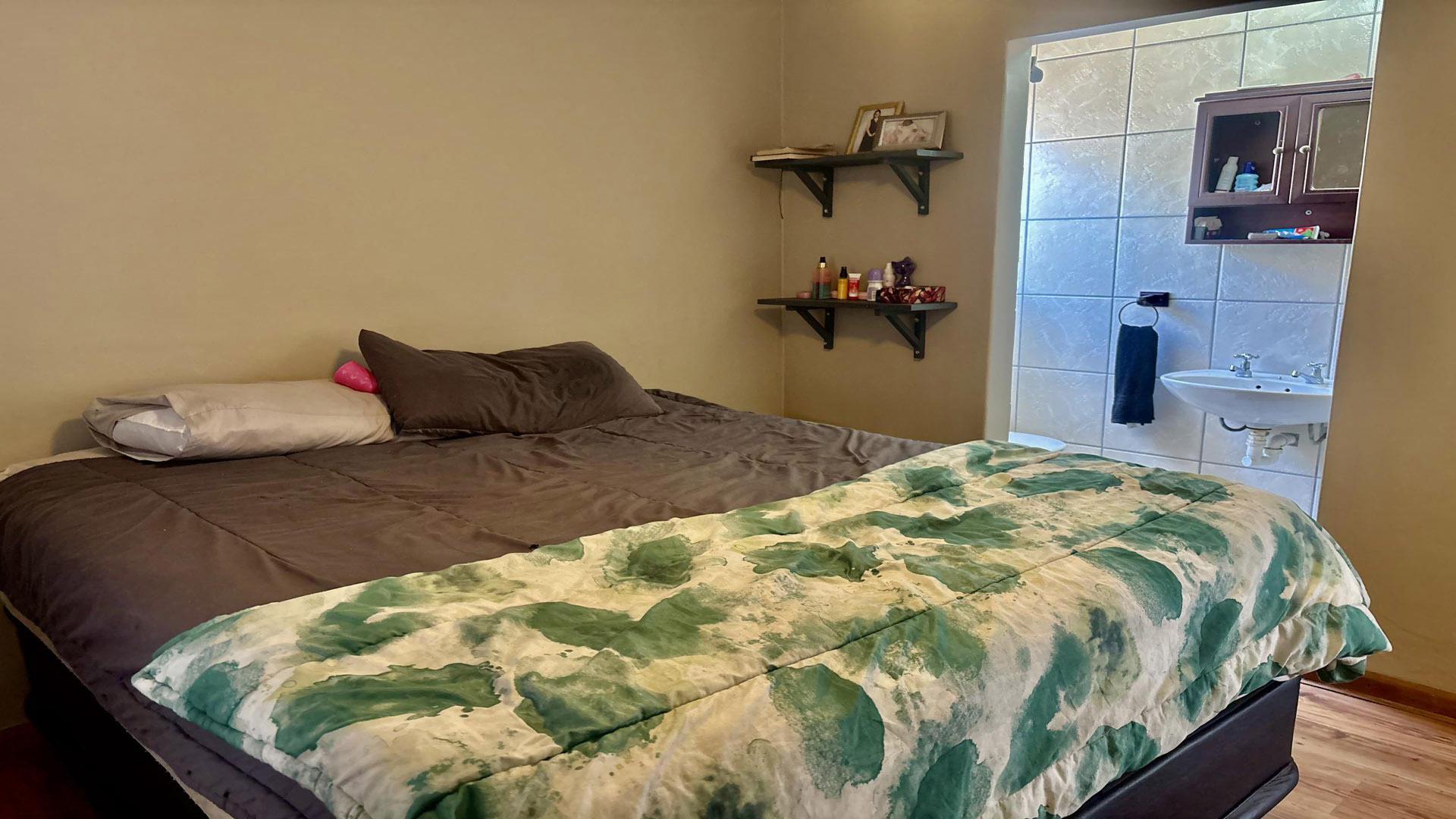 Bed Room 2 - 11 square meters of property in Kraaifontein