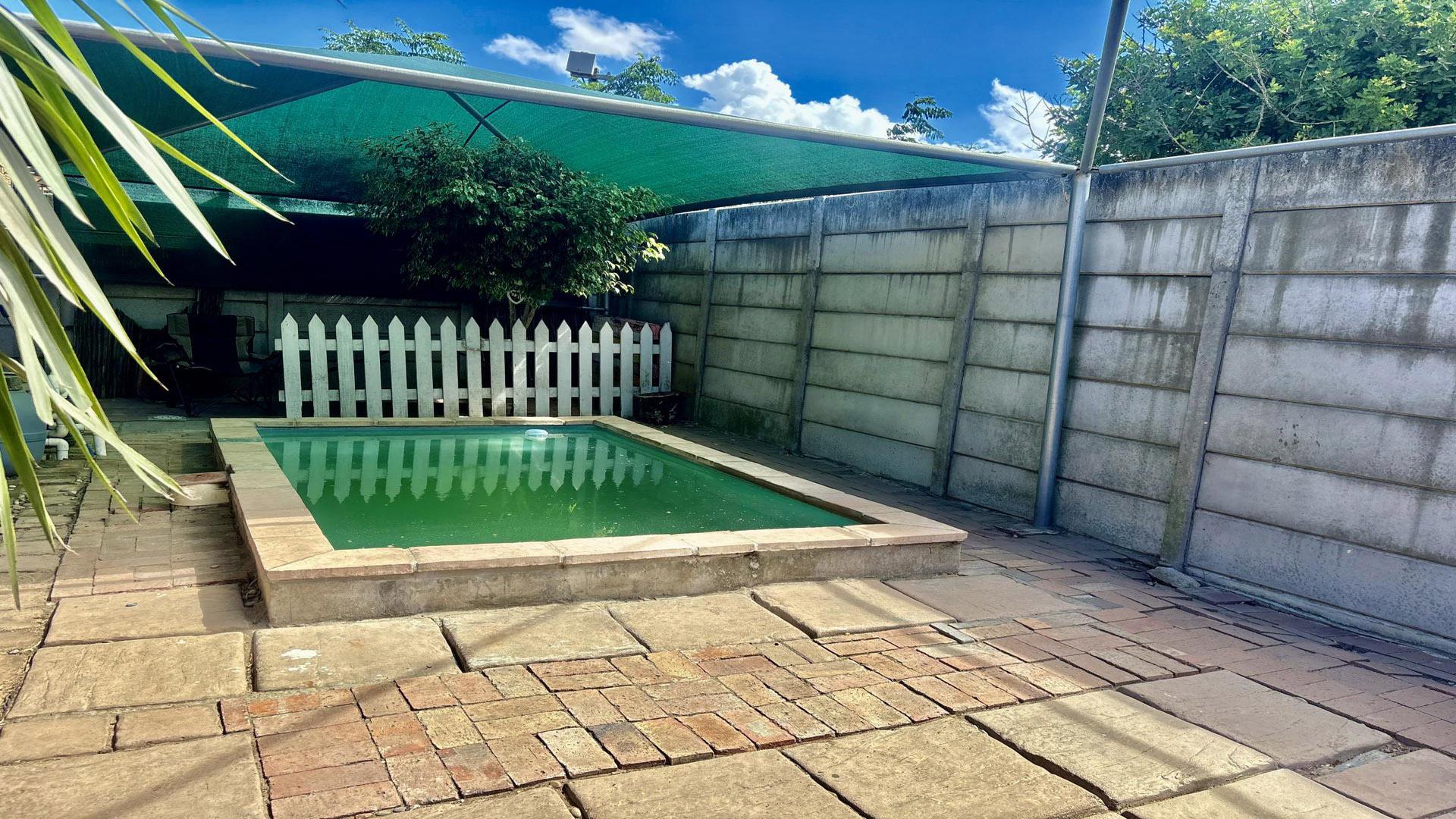 Swimming Pool of property in Kraaifontein