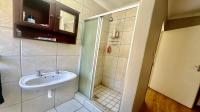 Bathroom 1 - 5 square meters of property in Kraaifontein