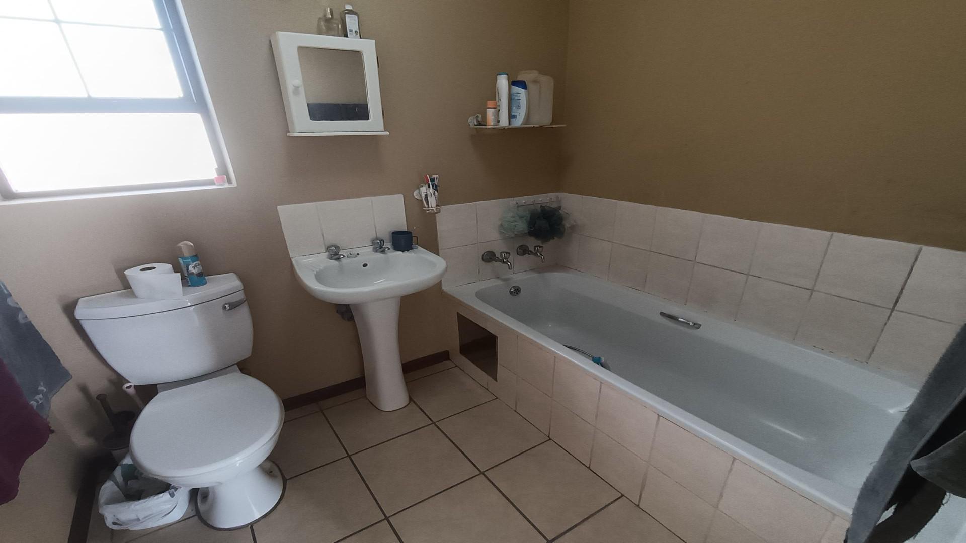 Bathroom 1 of property in Parsons Vlei