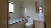 Main Bathroom - 4 square meters of property in Summerset