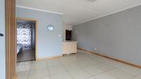 Lounges - 25 square meters of property in Summerset