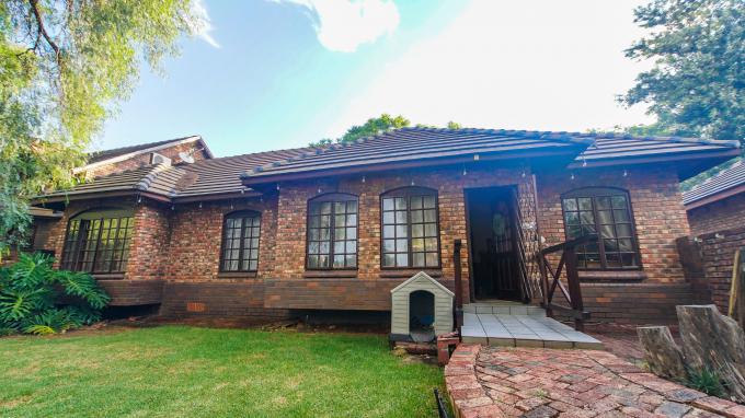 3 Bedroom Sectional Title for Sale For Sale in Langenhoven Park - Private Sale - MR667034