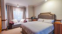 Main Bedroom of property in Langenhoven Park