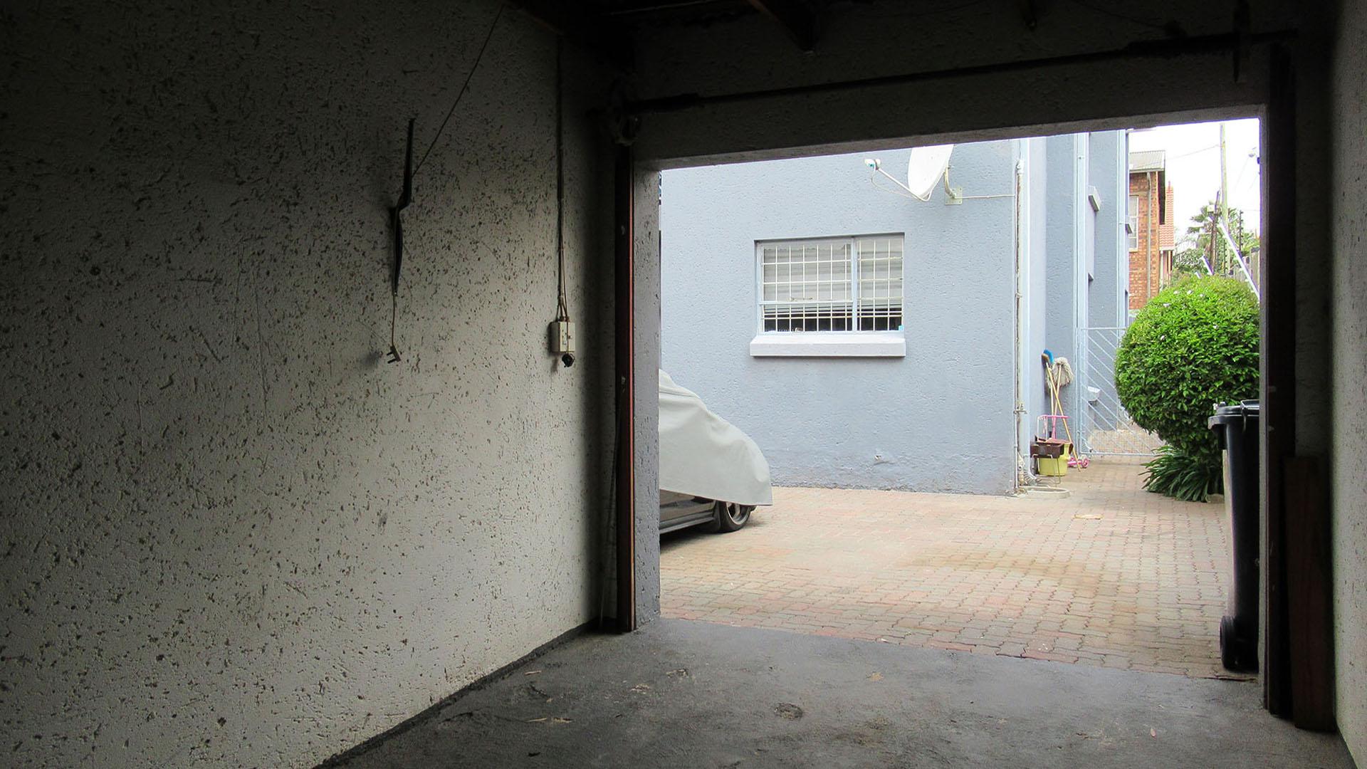 Spaces - 4 square meters of property in Roseacre