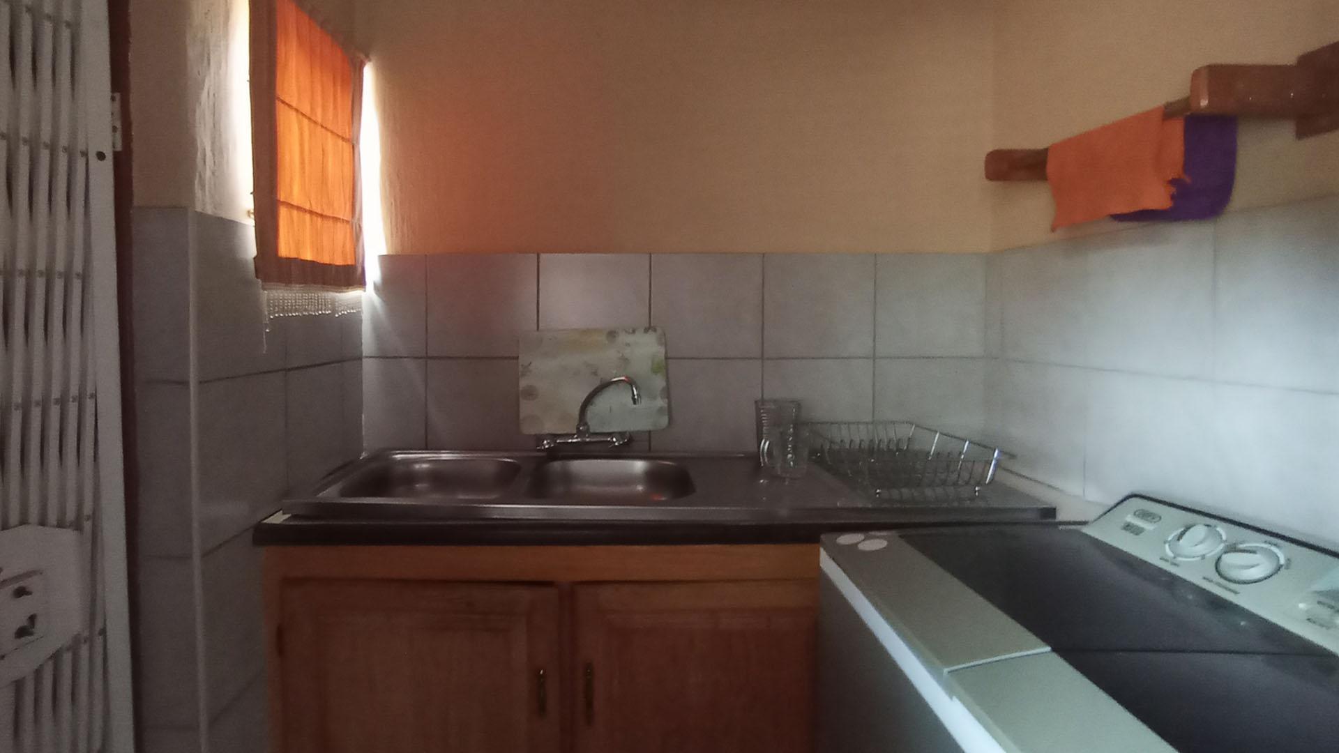Scullery - 4 square meters of property in Karenpark