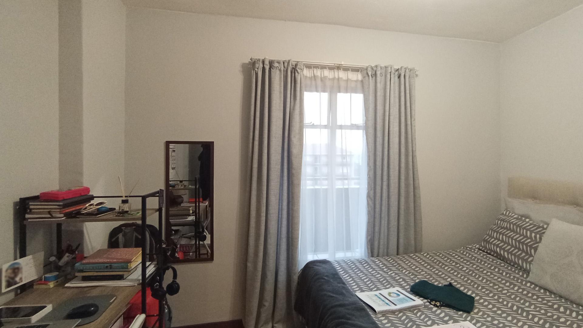 Bed Room 1 - 12 square meters of property in Die Hoewes