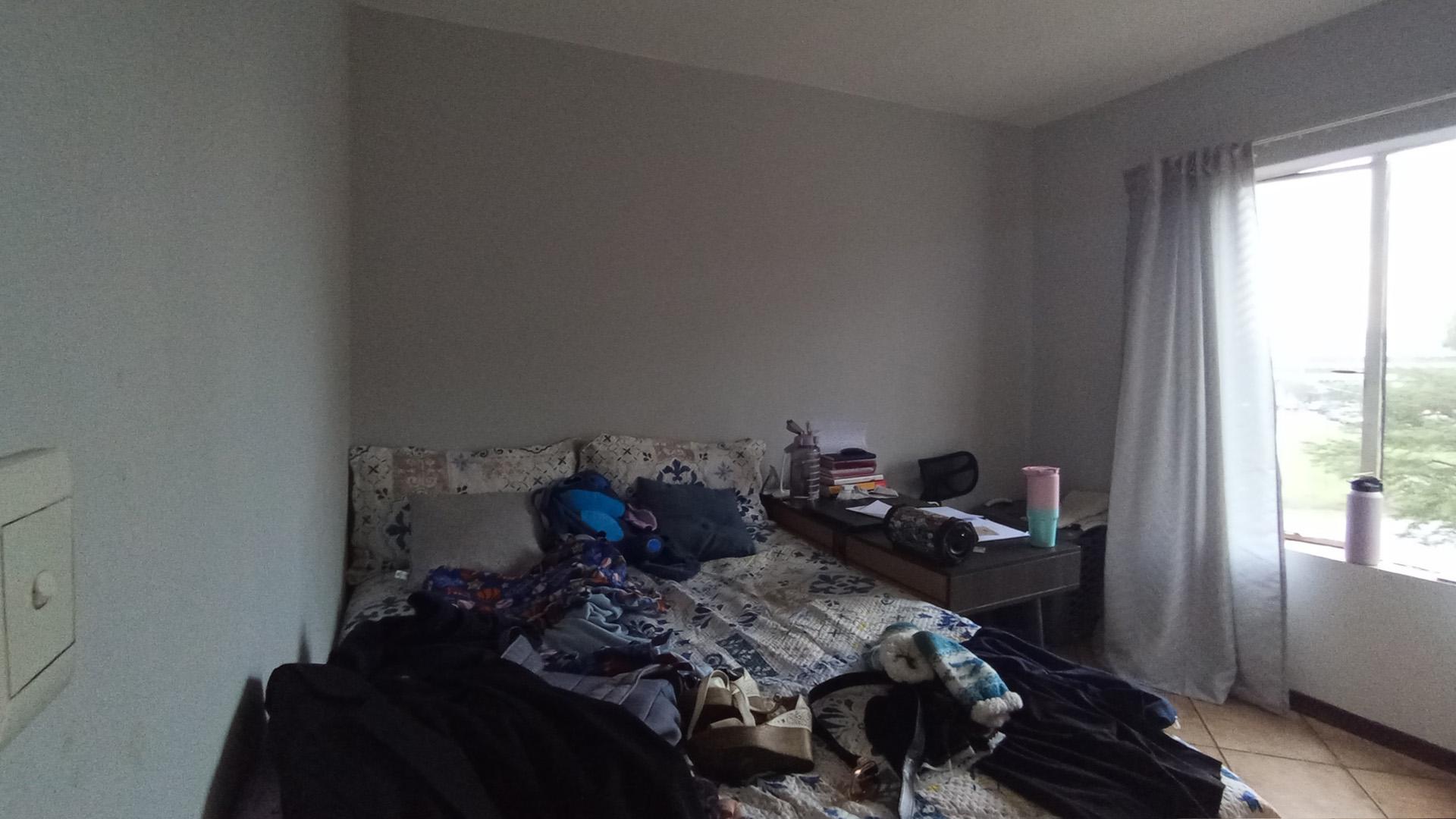 Bed Room 2 - 13 square meters of property in Die Hoewes