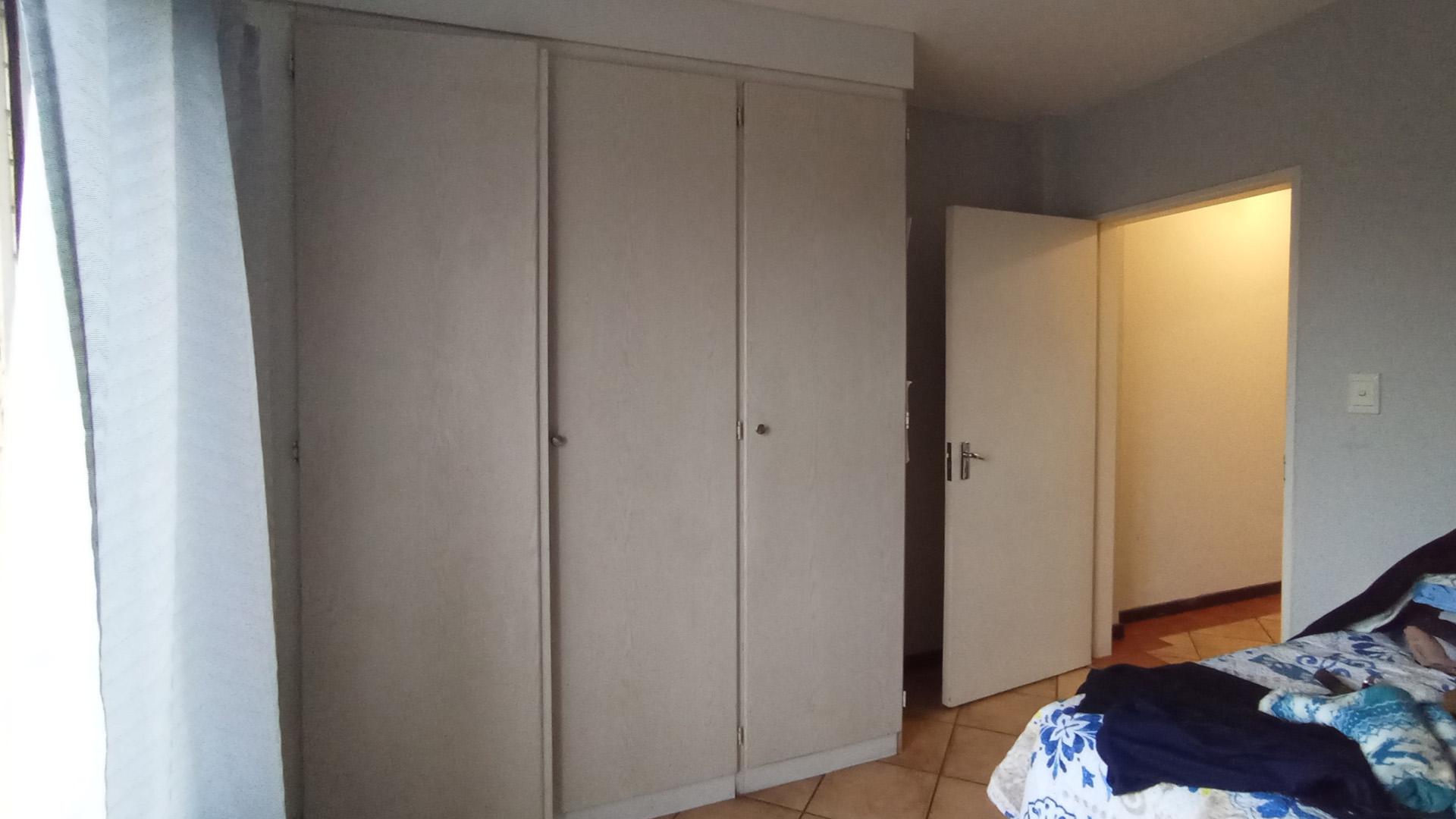 Bed Room 2 - 13 square meters of property in Die Hoewes