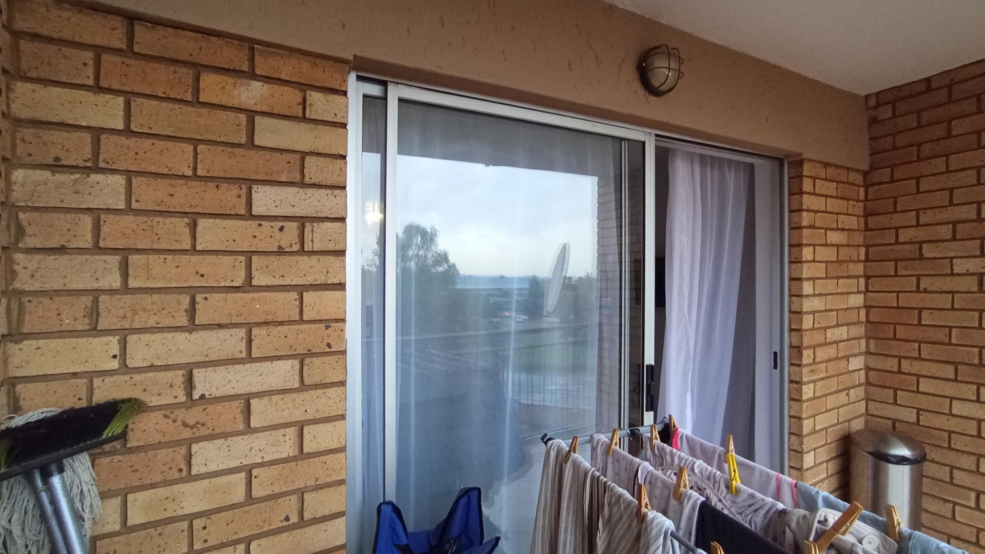 Balcony - 9 square meters of property in Die Hoewes