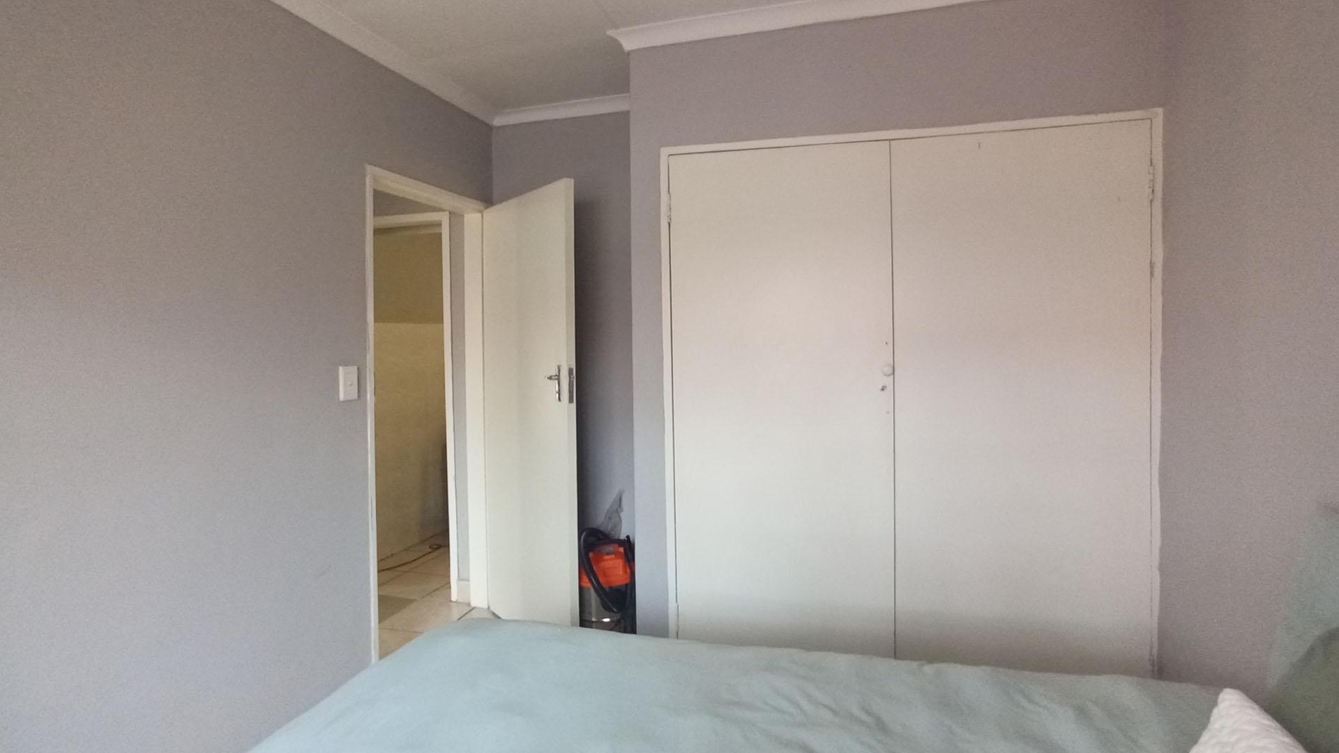 Bed Room 1 - 11 square meters of property in Wierdaglen Estate