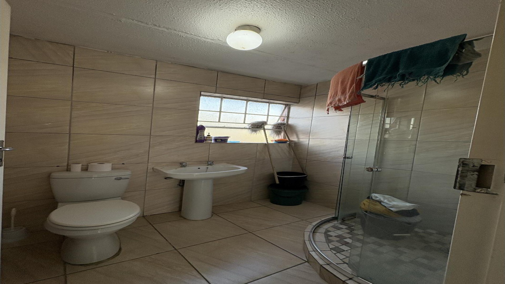 Bathroom 1 - 4 square meters of property in Roodepoort