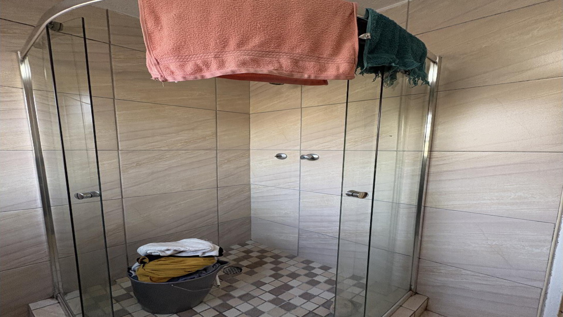 Bathroom 1 - 4 square meters of property in Roodepoort