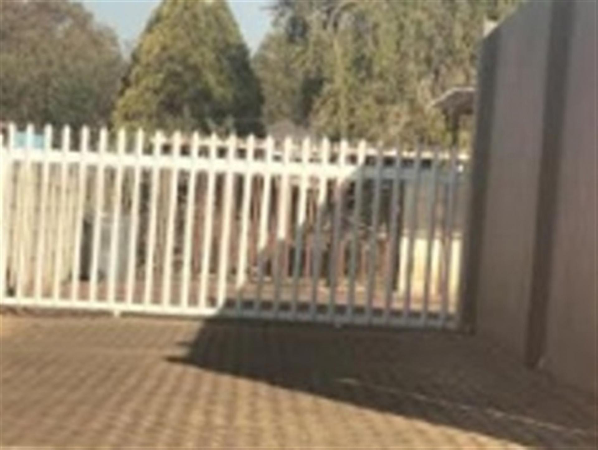Front View of property in Greenhills