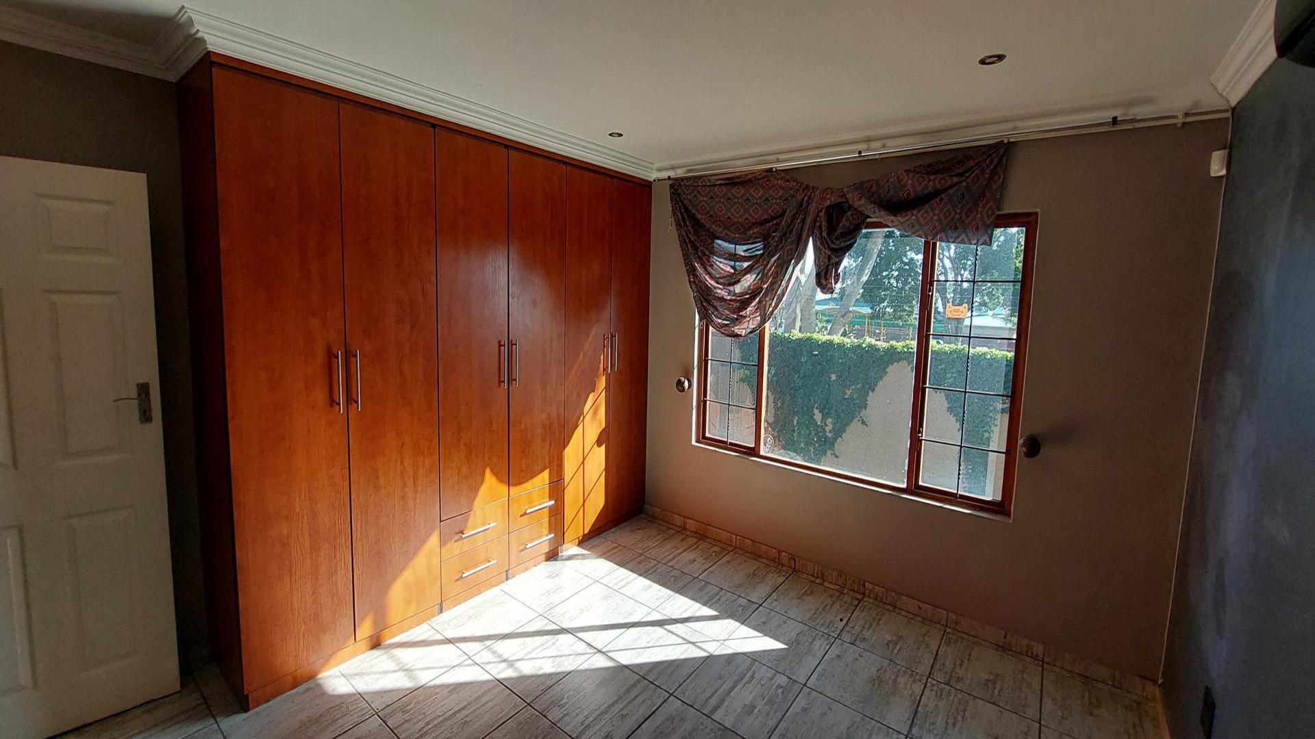 Bed Room 1 of property in Montana Park