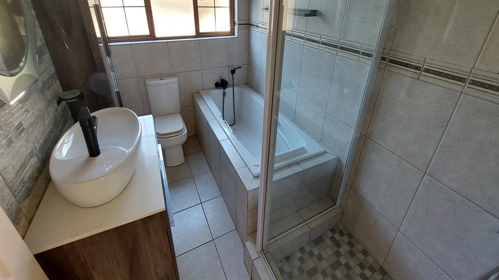 Bathroom 1 of property in Montana Park