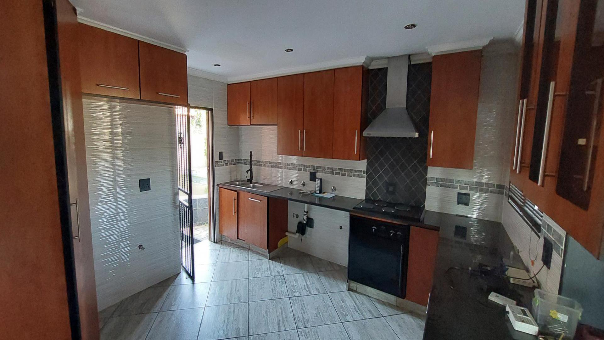 Kitchen of property in Montana Park
