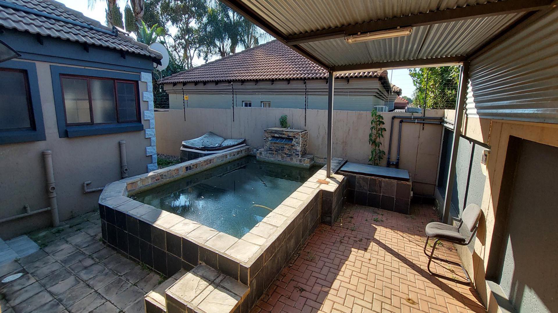 Swimming Pool of property in Montana Park